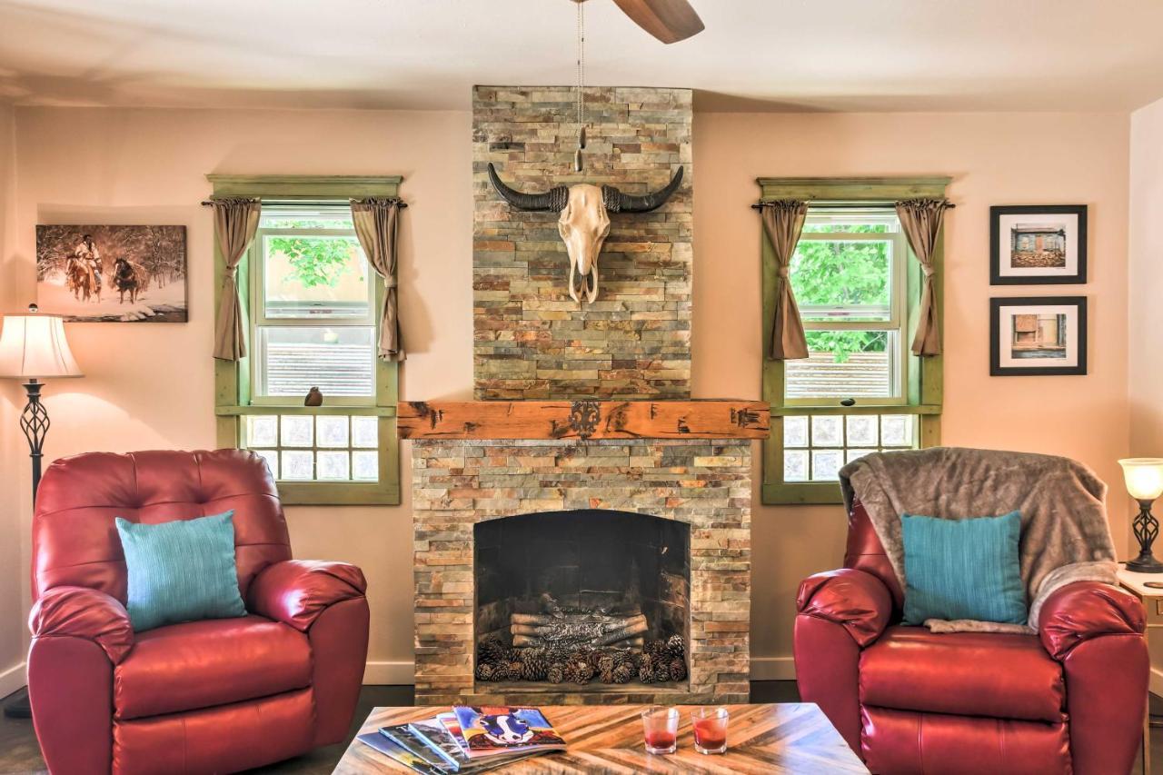 Cozy Home With Media Room Short Walk To Taos Plaza! Exterior photo