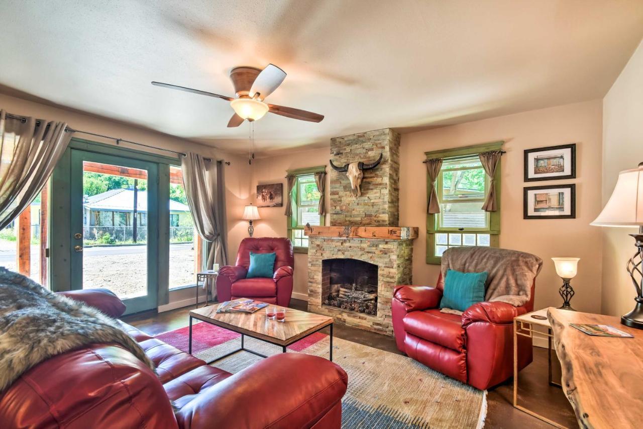 Cozy Home With Media Room Short Walk To Taos Plaza! Exterior photo