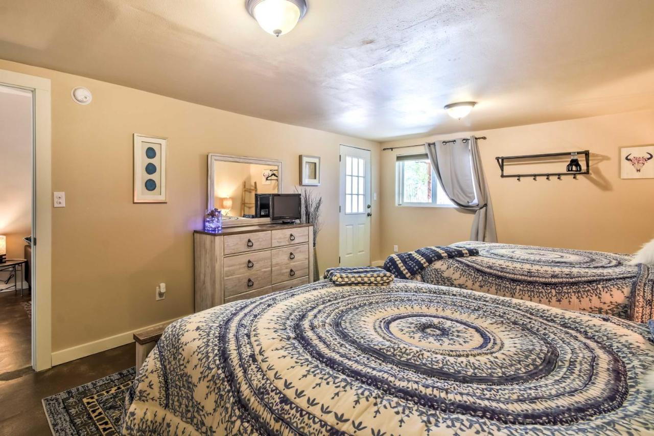 Cozy Home With Media Room Short Walk To Taos Plaza! Exterior photo