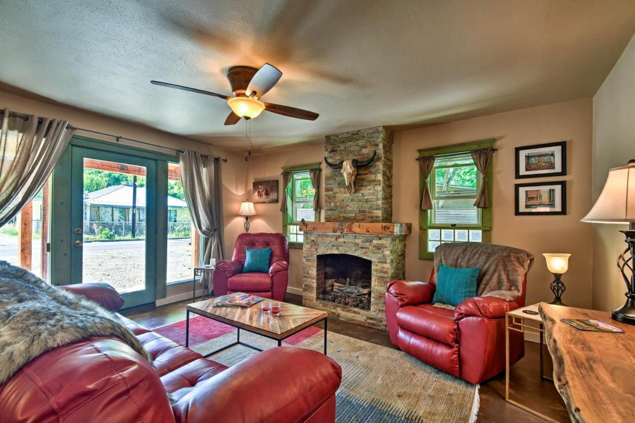 Cozy Home With Media Room Short Walk To Taos Plaza! Exterior photo